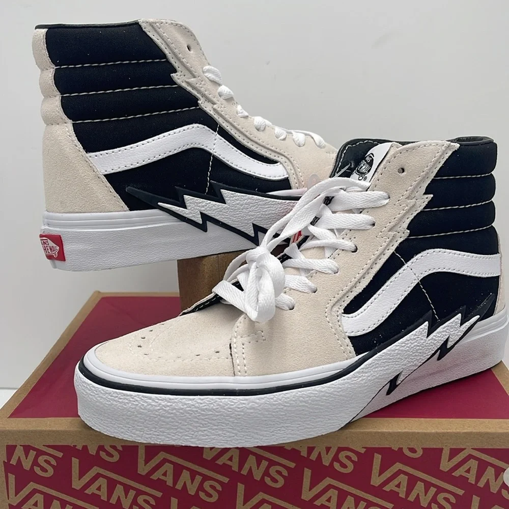 Vans WMNS High-Top Sneakers in Black White Sk8-Hi Bolt Antique White/Black